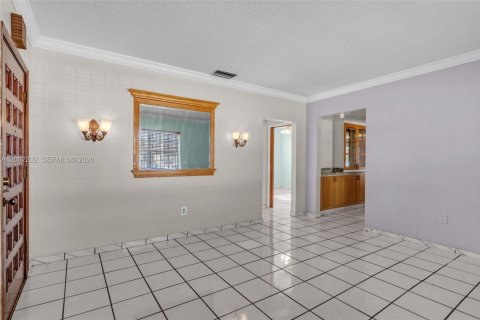 House in Miami, Florida 2 bedrooms, 137.59 sq.m. № 2066180 - photo 4