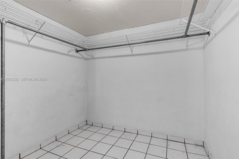 House in Miami, Florida 2 bedrooms, 137.59 sq.m. № 2066180 - photo 11