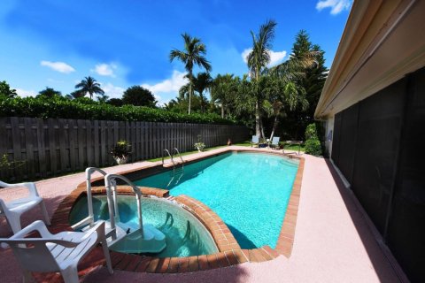 House in Boca Raton, Florida 3 bedrooms, 173.54 sq.m. № 837703 - photo 1