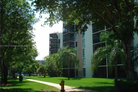 Copropriété à vendre à Aventura, Floride: 1 chambre, 67.82 m2 № 1960124 - photo 2