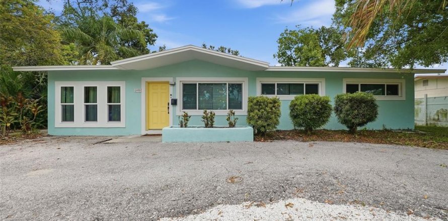 Villa ou maison à Saint Petersburg, Floride 3 chambres, 125.6 m2 № 2133612