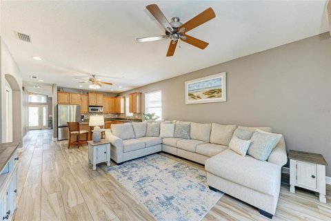 Casa en alquiler en Bradenton, Florida, 3 dormitorios, 191.56 m2 № 1869750 - foto 4