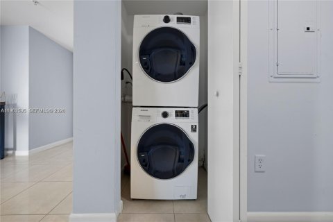 Купить кондоминиум в Майами, Флорида 2 спальни, 110.55м2, № 2025601 - фото 8