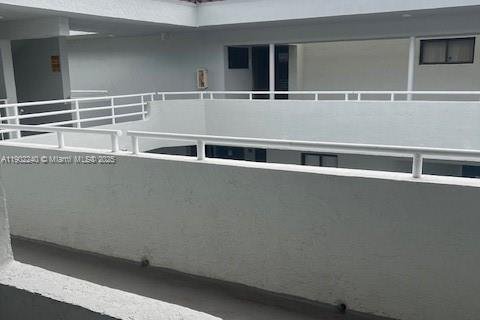 Снять в аренду кондоминиум в Майами, Флорида 2 спальни, 99.78м2, № 1952971 - фото 1