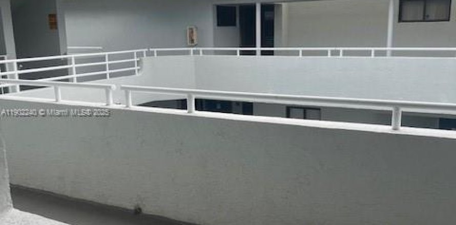 Кондоминиум с 2 спальнями в Майами, Флорида № 1952971