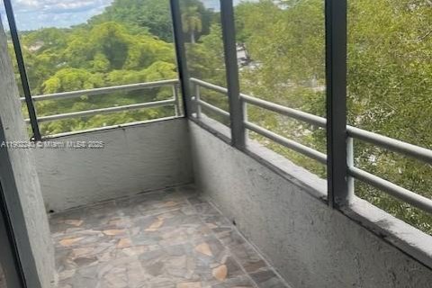 Снять в аренду кондоминиум в Майами, Флорида 2 спальни, 99.78м2, № 1952971 - фото 2