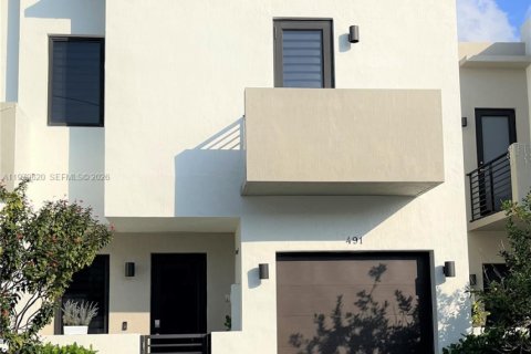 Touwnhouse à Miami, Floride 4 chambres, 172.52 m2 № 2045215