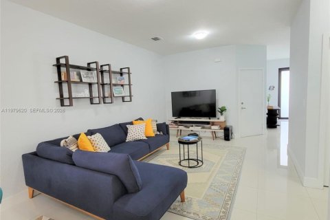 Townhouse in Miami, Florida 4 bedrooms, 172.52 sq.m. № 2045215 - photo 7