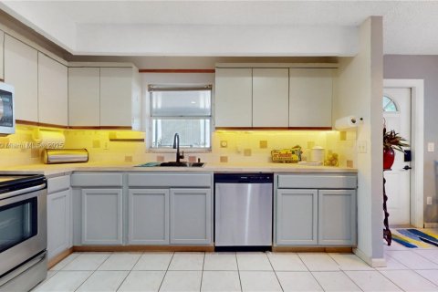 House in Homestead, Florida 2 bedrooms, 119.47 sq.m. № 1956648 - photo 6