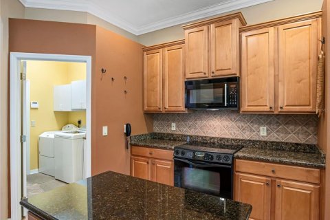 House in Sanford, Florida 4 bedrooms, 199.46 sq.m. № 2121119 - photo 27