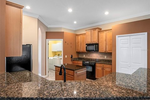 House in Sanford, Florida 4 bedrooms, 199.46 sq.m. № 2121119 - photo 24
