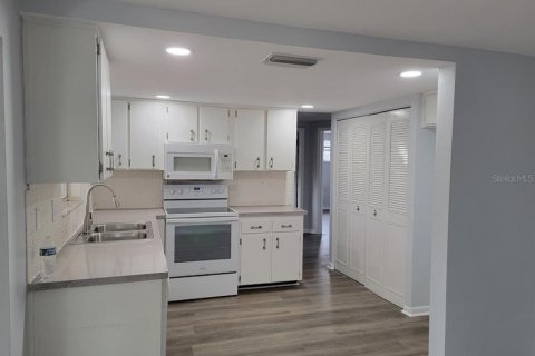 Casa en alquiler en New Port Richey, Florida, 2 dormitorios, 106.74 m2 № 1906825 - foto 5