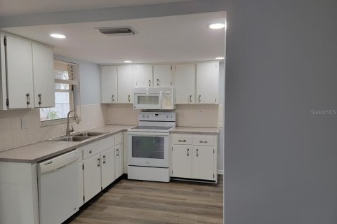 Casa en alquiler en New Port Richey, Florida, 2 dormitorios, 106.74 m2 № 1906825 - foto 6