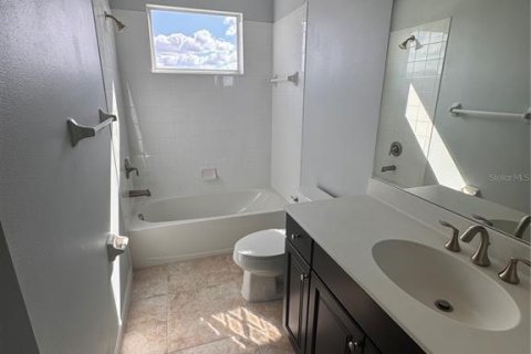 House in Sarasota, Florida 3 bedrooms, 156.08 sq.m. № 1912046 - photo 13