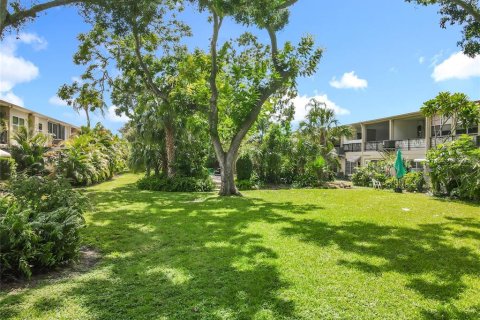 Condo in Saint Petersburg, Florida, 1 bedroom № 2095653 - photo 17