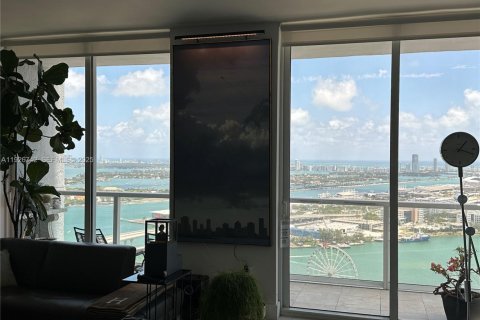 Condo in Miami, Florida, 2 bedrooms  № 1986608 - photo 5