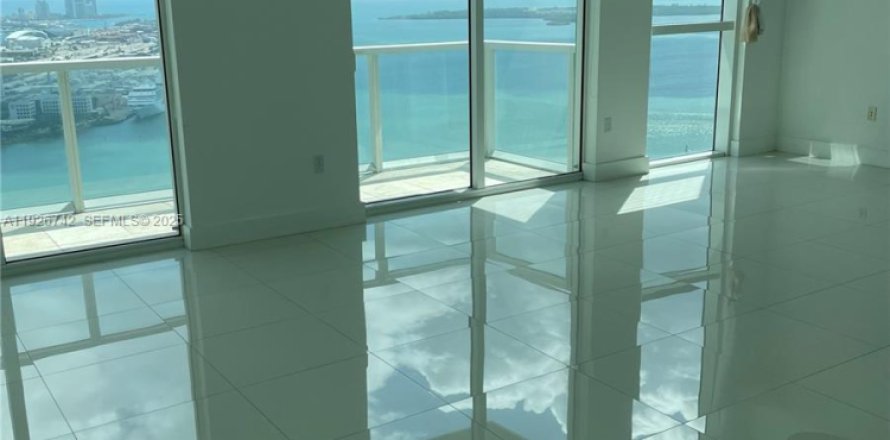 Condo in Miami, Florida, 2 bedrooms  № 1986608