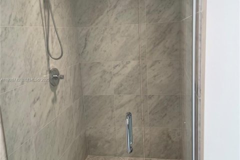 Condo in Miami, Florida, 2 bedrooms  № 1986608 - photo 13