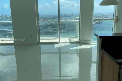 Condo in Miami, Florida, 2 bedrooms  № 1986608 - photo 4