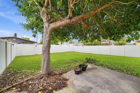Villa ou maison à vendre à North Lauderdale, Floride: 2 chambres, 72 m2 № 2083835 - photo 14