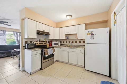 Villa ou maison à vendre à North Lauderdale, Floride: 2 chambres, 72 m2 № 2083835 - photo 8