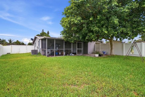Villa ou maison à vendre à North Lauderdale, Floride: 2 chambres, 72 m2 № 2083835 - photo 15