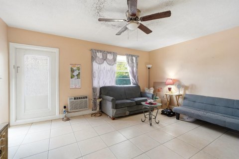Villa ou maison à vendre à North Lauderdale, Floride: 2 chambres, 72 m2 № 2083835 - photo 5