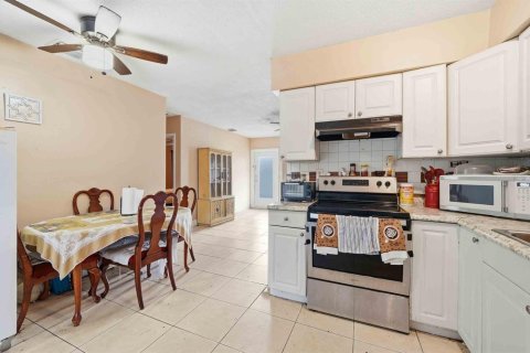 Villa ou maison à vendre à North Lauderdale, Floride: 2 chambres, 72 m2 № 2083835 - photo 9