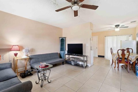 Villa ou maison à vendre à North Lauderdale, Floride: 2 chambres, 72 m2 № 2083835 - photo 4