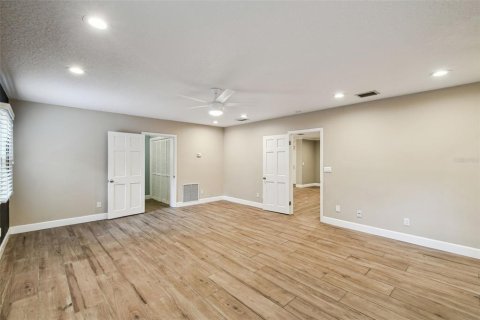 House in Orlando, Florida 4 bedrooms, 186.36 sq.m. № 1688263 - photo 15