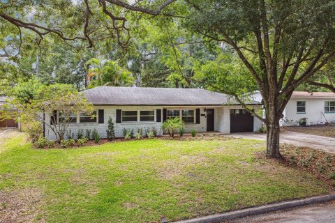 House in Orlando, Florida 4 bedrooms, 186.36 sq.m. № 1688263 - photo 2