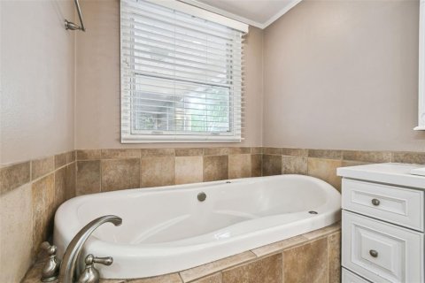 House in Orlando, Florida 4 bedrooms, 186.36 sq.m. № 1688263 - photo 18