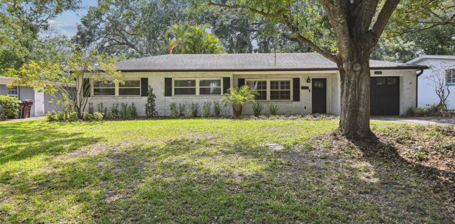 House in Orlando, Florida 4 bedrooms, 186.36 sq.m. № 1688263