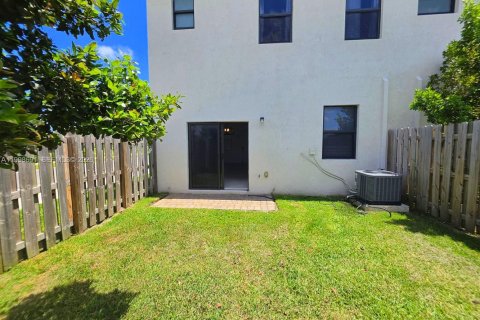 Townhouse in Homestead, Florida 3 bedrooms, 123.65 sq.m. № 2060516 - photo 16