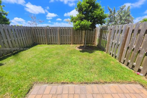 Townhouse in Homestead, Florida 3 bedrooms, 123.65 sq.m. № 2060516 - photo 14