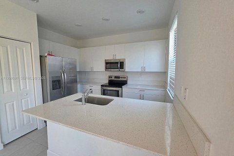 Townhouse in Homestead, Florida 3 bedrooms, 123.65 sq.m. № 2060516 - photo 4