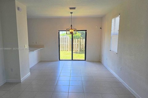 Townhouse in Homestead, Florida 3 bedrooms, 123.65 sq.m. № 2060516 - photo 3