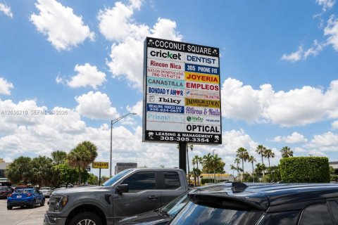 Immobilier commercial à vendre à Hialeah, Floride № 2084238 - photo 11