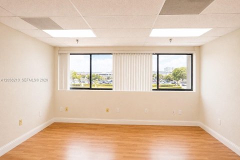 Immobilier commercial à vendre à Hialeah, Floride № 2084238 - photo 19