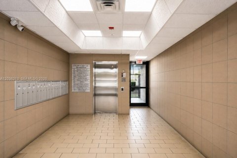 Immobilier commercial à vendre à Hialeah, Floride № 2084238 - photo 13