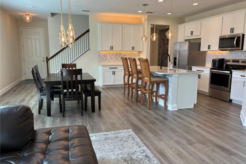 Townhouse in Lutz, Florida 4 bedrooms, 243.22 sq.m. № 2348035 - photo 6