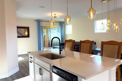 Townhouse in Lutz, Florida 4 bedrooms, 243.22 sq.m. № 2348035 - photo 5