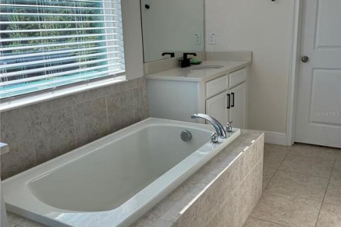 Townhouse in Lutz, Florida 4 bedrooms, 243.22 sq.m. № 2348035 - photo 28
