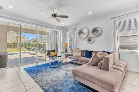 Casa en venta en Kissimmee, Florida, 8 dormitorios, 374.67 m2 № 1583717 - foto 14