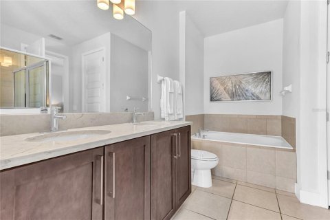 Casa en venta en Kissimmee, Florida, 8 dormitorios, 374.67 m2 № 1583717 - foto 24