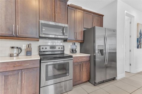 Casa en venta en Kissimmee, Florida, 8 dormitorios, 374.67 m2 № 1583717 - foto 10