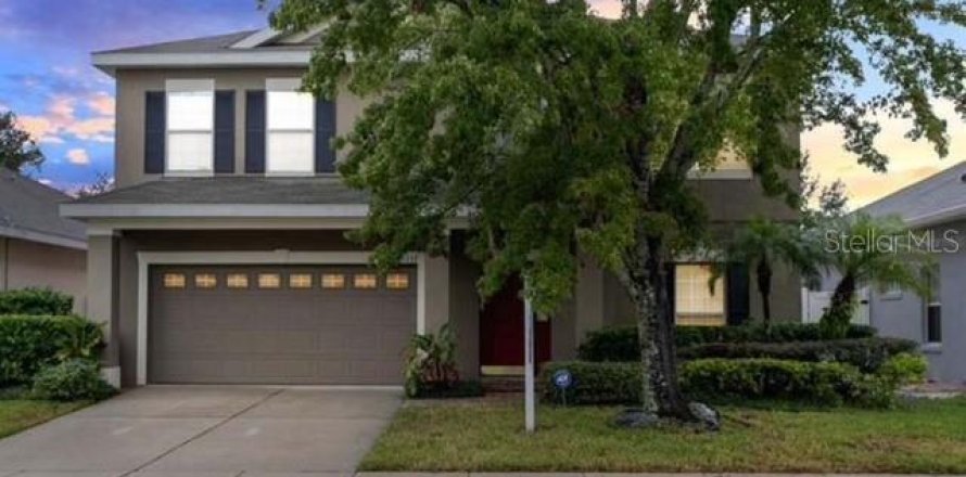 House in Orlando, Florida 5 bedrooms, 256.41 sq.m. № 1771185