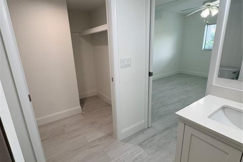 Copropriété à vendre à Fort Myers, Floride: 2 chambres, 82.87 m2 № 2236917 - photo 12