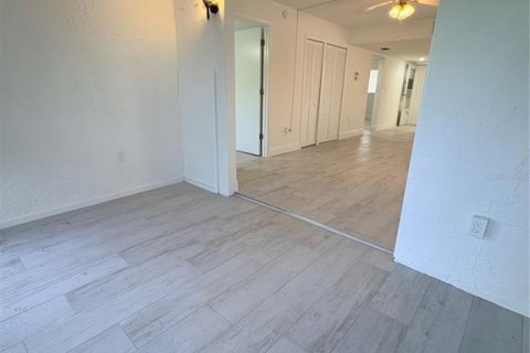 Copropriété à vendre à Fort Myers, Floride: 2 chambres, 82.87 m2 № 2236917 - photo 10