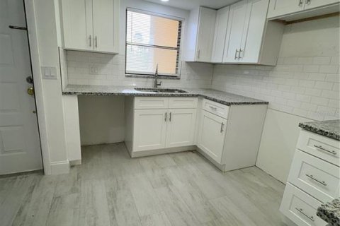 Copropriété à vendre à Fort Myers, Floride: 2 chambres, 82.87 m2 № 2236917 - photo 5
